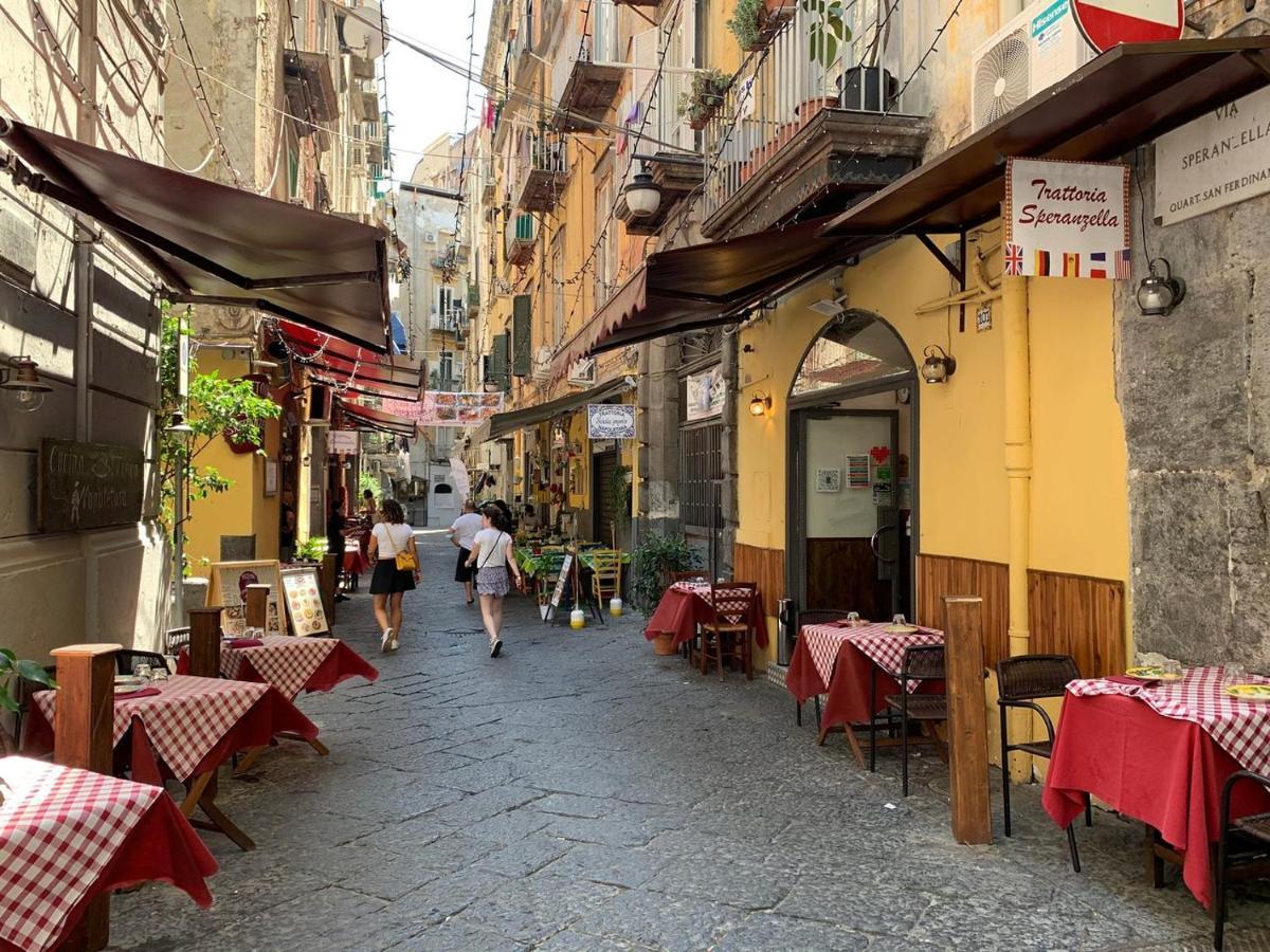 White Home Quartieri Spagnoli نابولي المظهر الخارجي الصورة