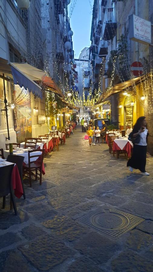 White Home Quartieri Spagnoli نابولي المظهر الخارجي الصورة