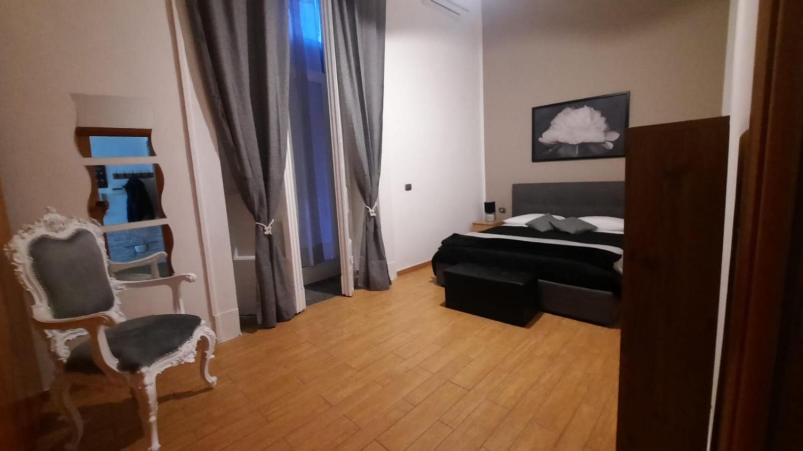 White Home Quartieri Spagnoli نابولي المظهر الخارجي الصورة